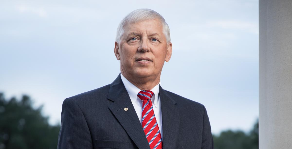 Dr. Tony Waldrop, third president of the University of 南 Alabama.